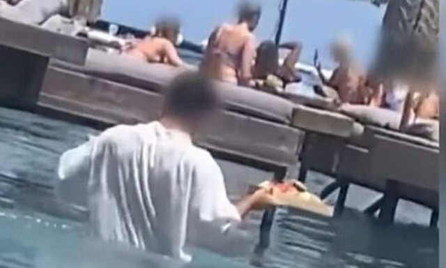 Ρόδος: Είχαν επιβληθεί και άλλα πρόστιμα στο bar που ο σερβιτόρος μετέφερε παραγγελία στη θάλασσα