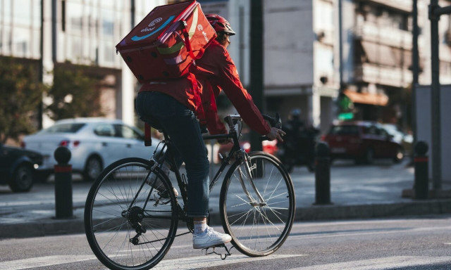 Οι διανομείς του efood αξιολογούν θετικά τη συνεργασία τους με την εταιρεία