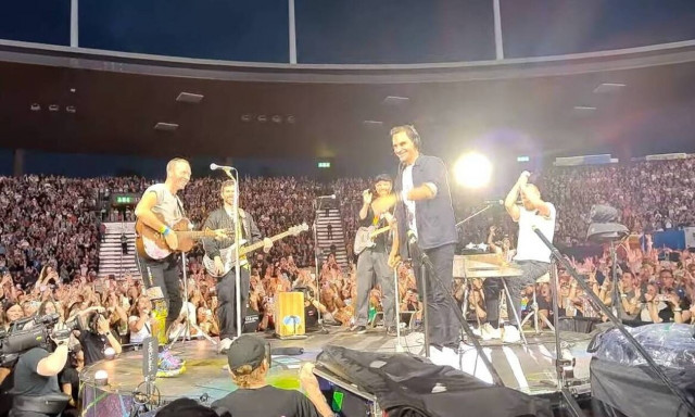 Ρότζερ Φέντερερ: Ο «μύθος» του τένις σε ρόλο τραγουδιστή! Ξεσήκωσε τον κόσμο με τους Coldplay