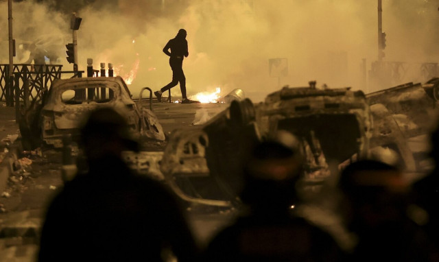 Προβολή στο μέλλον τα επεισόδια στη Γαλλία