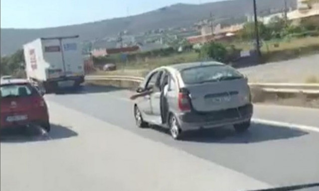 Κρήτη: Βγήκε στον ΒΟΑΚ με ανοιχτές πόρτες και πορτμπαγκάζ