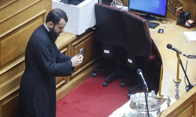 Βουλή: Αυτός είναι ο όρκος που δίνουν οι βουλευτές