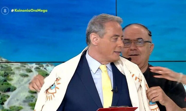 Ιορδάνης Χασαπόπουλος: Δοκίμασε... ρούχο για την ορκωμοσία της Βουλής - «Σαν τον Βόγλη είμαι»