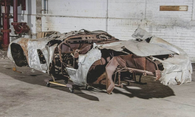 Πόσο μπορεί να κοστίζει αυτή η καμένη Ferrari του 1954;