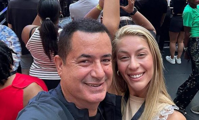 Ατζούν Ιλιτζαλί: Στη Μύκονο για τα γενέθλια της συντρόφου του