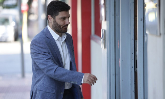 ΣΥΡΙΖΑ: Νέες αναταράξεις στην Κουμουνδούρου - Εκτός κούρσας διαδοχής ο Τεμπονέρας με αιχμές