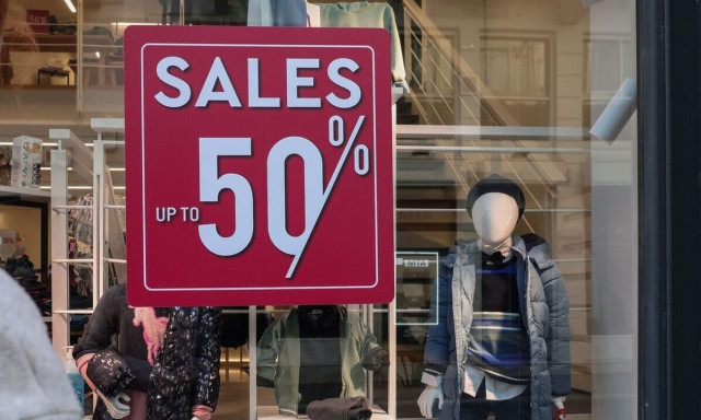 Θερινές εκπτώσεις: Πότε ξεκινούν – Ποια Κυριακή τα καταστήματα θα είναι ανοιχτά