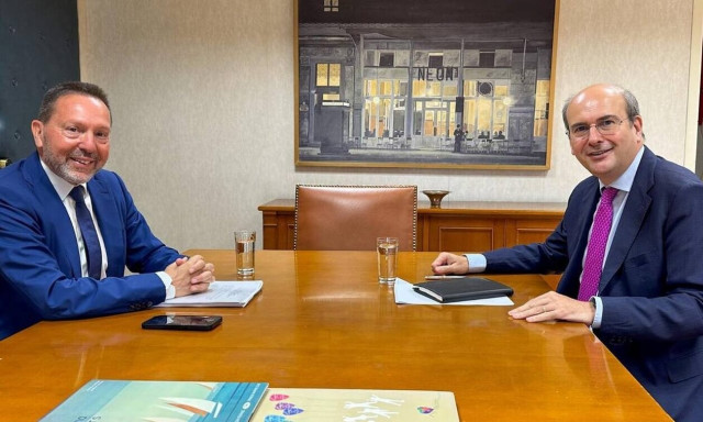 Συνάντηση Χατζηδάκη - Στουρνάρα για την οικονομία: «Οι οιωνοί είναι άριστοι»