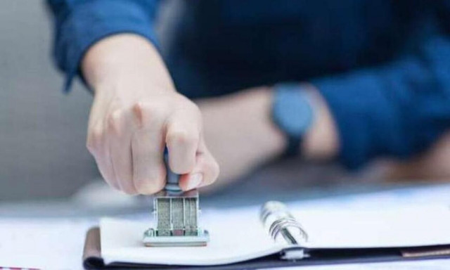 Τέλος οι επισκέψεις στη ΔΟΥ για νέες κατηγορίες χαρτοσήμου