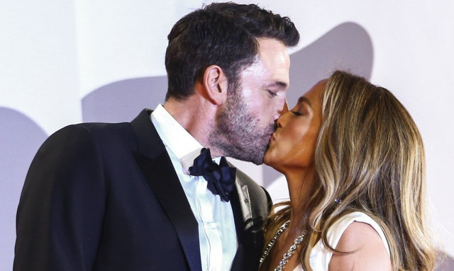 ΗΠΑ: Το πριβέ πάρτι για την Ημέρα Ανεξαρτησίας - JLo, Έμιλι Ραταϊκόσφκι, Κιμ Καρντάσιαν στα λευκά