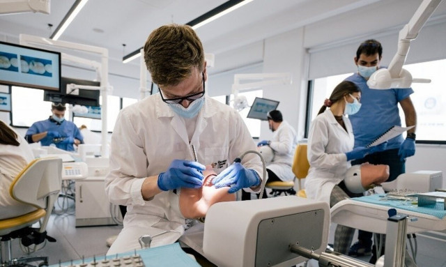 Οδοντιατρική Κλινική - Ευρωπαϊκό Πανεπιστήμιο Κύπρου: Εκεί όπου η γνώση συναντά την κλινική εφαρμογή