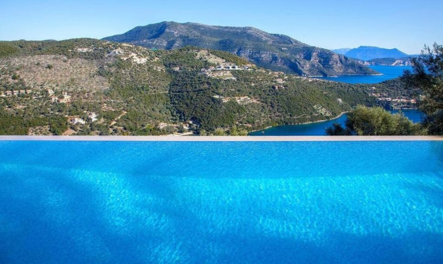 Αυξάνονται οι ξένοι που αγοράζουν εξοχικά στην Ελλάδα