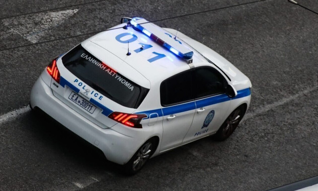 «Οικογενειακή» συμμορία έκλεβε αποσκευές στη Μύκονο - Συνελήφθη η μητέρα αναζητείται ο γιός