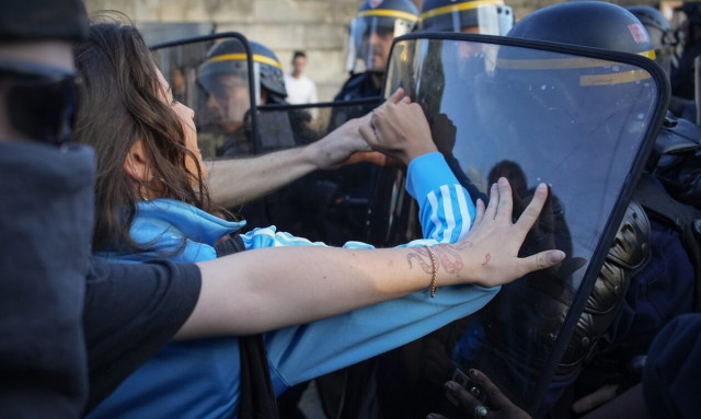 Kαζάνι που βράζει η Γαλλία