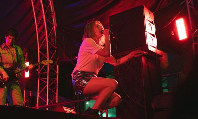 Kim Gordon: 8 «κλικ» από τη συναυλία στην Τεχνόπολη Δήμου Αθηναίων