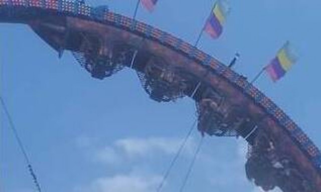 ΗΠΑ: Τρενάκι έπαθε βλάβη και οι επιβάτες κρέμονταν ανάποδα για περισσότερες από τρεις ώρες - ΒΙΝΤΕΟ