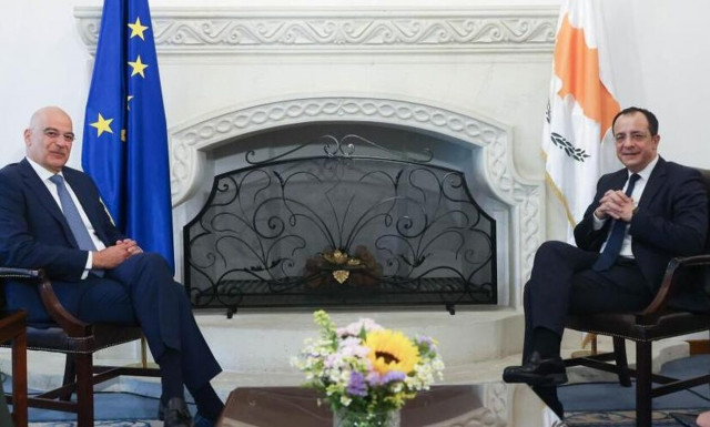 Χριστοδουλίδης σε Δένδια: Προτεραιότητα να ενισχύσουμε την αποτρεπτική μας ισχύ