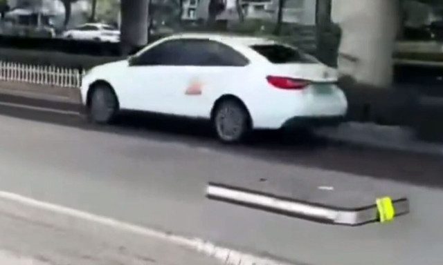 Του «έφυγε» η μπαταρία στη μέση του δρόμου