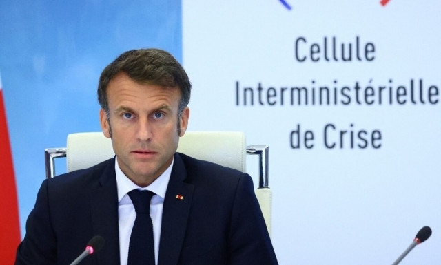 Ο «δημοκράτης» Μακρόν θα ελέγχει τα τηλέφωνα των Γάλλων και με το… νόμο