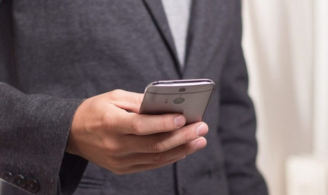 Εξαπάτησαν ξενοδόχο μέσω διαδικτύου και του απέσπασαν χρήματα