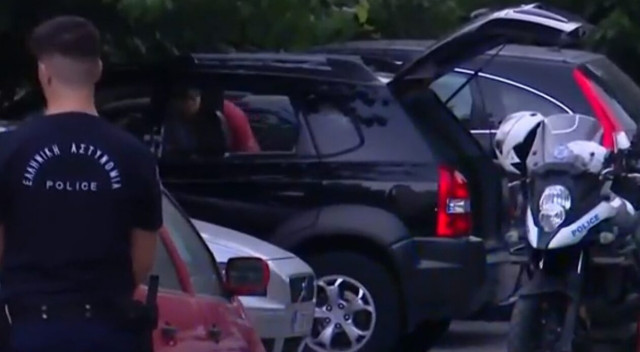 Χαϊδάρι: Εκρηκτικός μηχανισμός σε αυτοκίνητο σε πάρκινγκ - Έρευνες από την ΕΛ.ΑΣ.