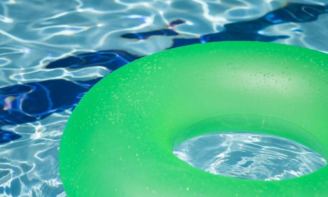 Οδηγίες στους λουόμενους για πνιγμούς: «Μην ντύνετε τα παιδιά σαν φουσκωτούς RoboCop»