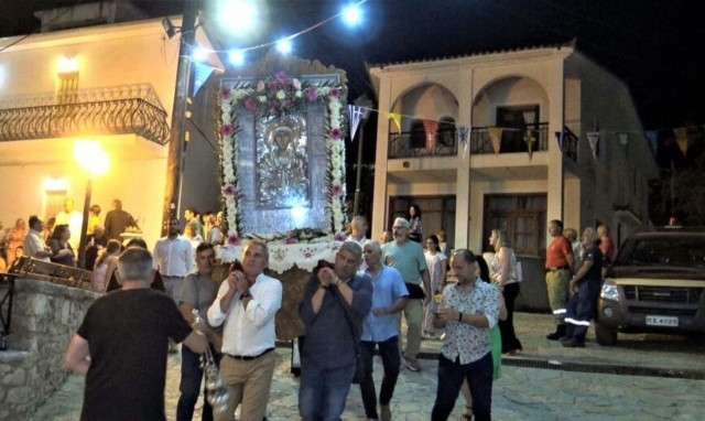 Ζάκυνθος: Λιτάνευση της Σεπτής Εικόνας της Αγίας Μαύρας στο Μαχαιράδο (vid)