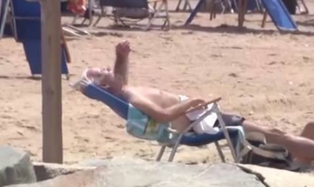 Ο Τζο Μπάιντεν στην παραλία - Κάνει... ηλιοθεραπεία λίγο πριν τη Σύνοδο του ΝΑΤΟ