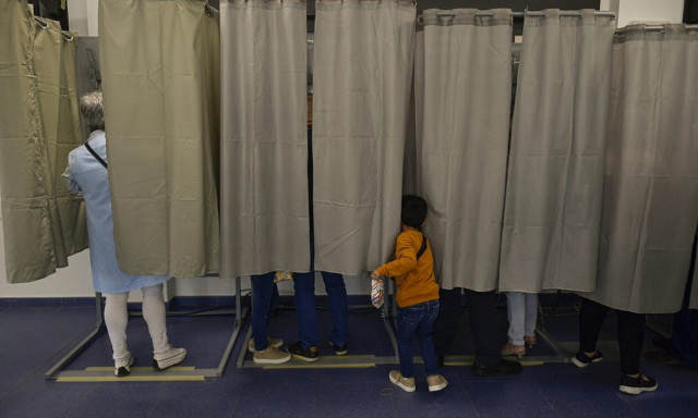 Ισπανία: To Λαϊκό Κόμμα θα μπορούσε να αποκτήσει απόλυτη πλειοψηφία μαζί με το Vox στις 23 Ιουλίου