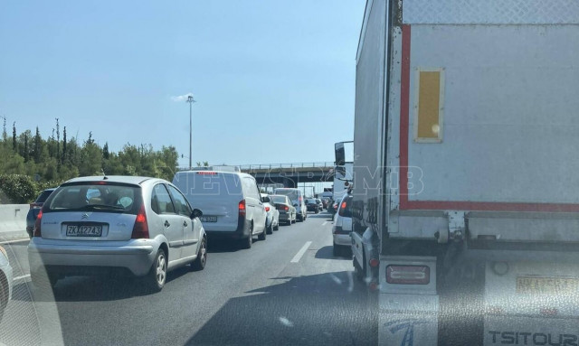 Κυκλοφοριακό κομφούζιο στον Κηφισό - Γέμισε κρέατα το οδόστρωμα