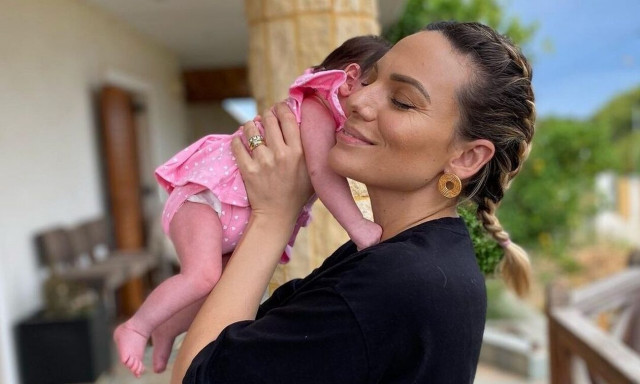 Ιωάννα Μαλέσκου: Οι πρώτες διακοπές με την κόρη της - Τρυφέρες φωτογραφίες