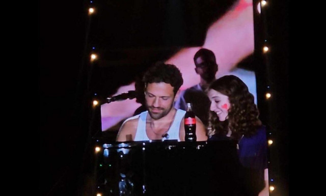 Κωνσταντίνος Αργυρός σε θαυμάστρια: «Μπορείς άμα θες να με ακουμπάς»