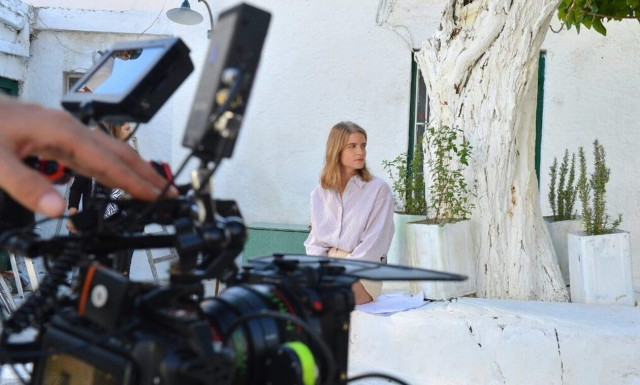 «Η Παραλία»: Οι πρώτες φωτογραφίες από τη νέα σειρά της ΕΡΤ1