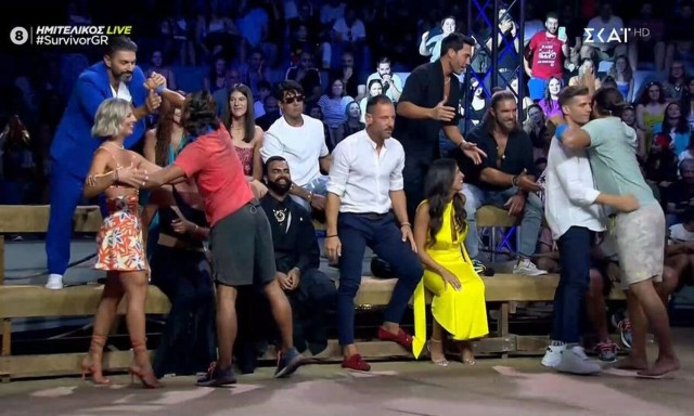 Survivor All Star Ημιτελικός: Όταν ο Μάριος Πρίαμος χαιρέτησε την Ελευθερία και την Καρολίνα