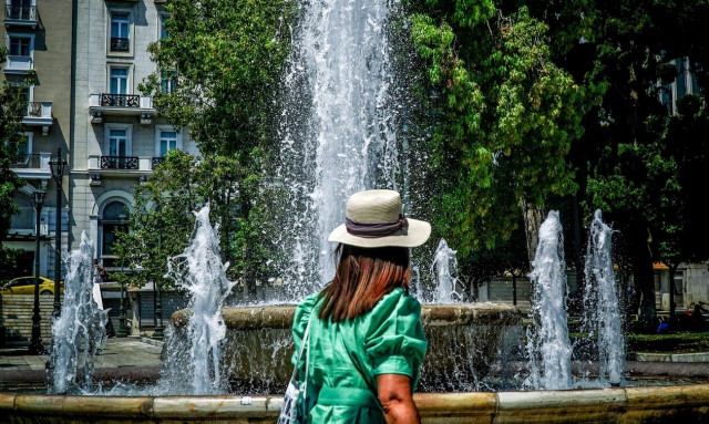 Καύσωνας Κλέων - Γιαννόπουλος: Στους 42 το θερμόμετρο στην Αθήνα - Επικίνδυνο «κοκτέιλ» για πυρκαγιά