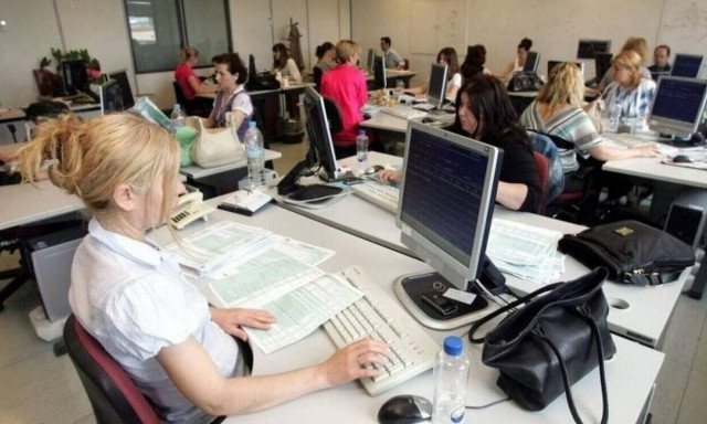 Αυξήσεις στους δημοσίους υπαλλήλους: Τι αλλάζει και για ποιους από το 2024