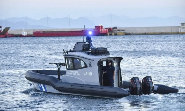 Θεσσαλονίκη: Επιχείρηση διάσωσης γυναίκας που έπεσε στον Θερμαϊκό – Μεταφέρθηκε στο «Παπαγεωργίου»