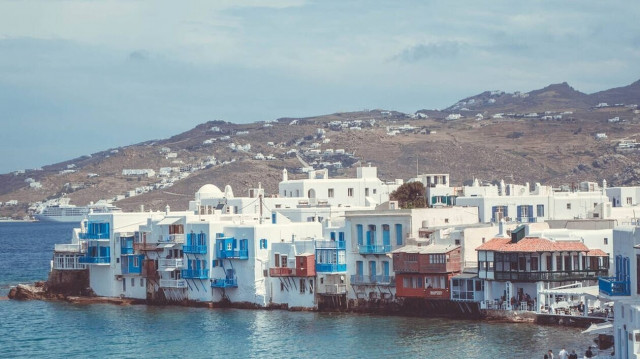 Μύκονος: Όργιο αυθαιρεσιών – Νέα καταγγελία για ξυλοδαρμό (vid)