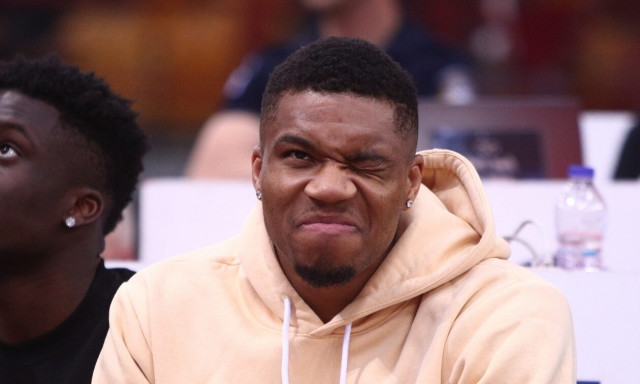 Γιάννης Αντετοκούνμπο: Το επικό λάθος στο επώνυμό του - Έγινε Αντεροκούνμπο και δέχθηκε τρολάρισμα