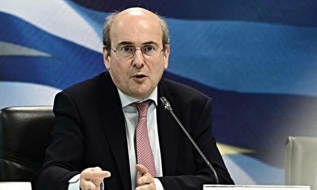 Σφίγγει τα… λουριά στους servicers η κυβέρνηση