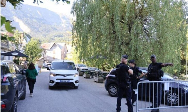 Αγωνία στη Γαλλία: Ολοκληρώνεται η επίγεια έρευνα για τον 2χρονο Εμίλ - Στο «σκοτάδι» η αστυνομία