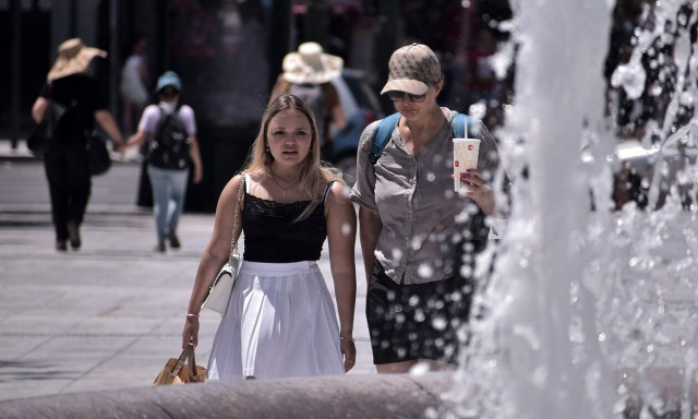 Καύσωνας Κλέων: Σε ποιες περιοχές η θερμοκρασία θα «χτυπήσει» 44 βαθμούς