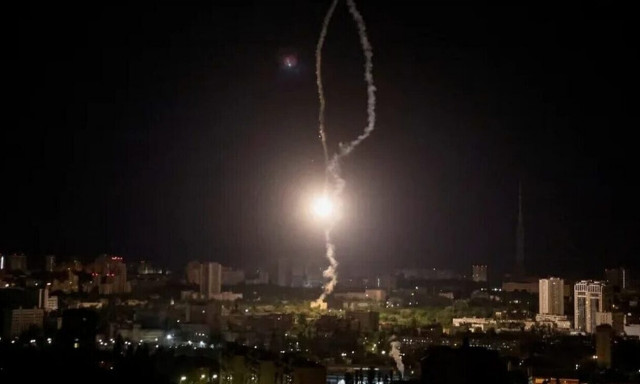 Ουκρανία: Ρωσικές επιδρομές για 3η συνεχόμενη νύχτα - Ένας νεκρός στο Κίεβο