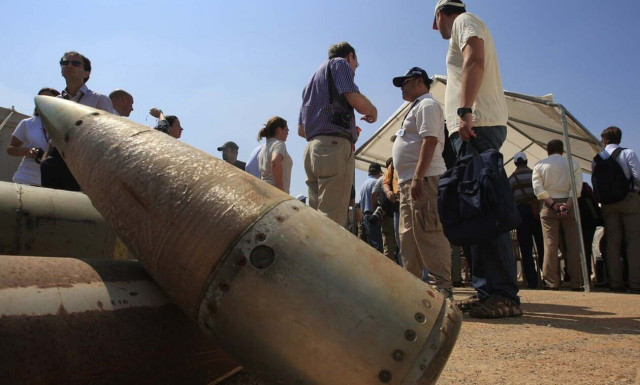 Η Ουκρανία παρέλαβε τα απαγορευμένα πυρομαχικά διασποράς από τις ΗΠΑ - Πού θα τα χρησιμοποιήσει