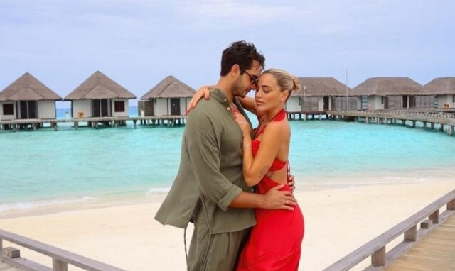 Κόνι Μεταξά: «Η γνωριμία με τον Μάριο Καπότση ήταν συνοικέσιο αλλά δούλεψε»