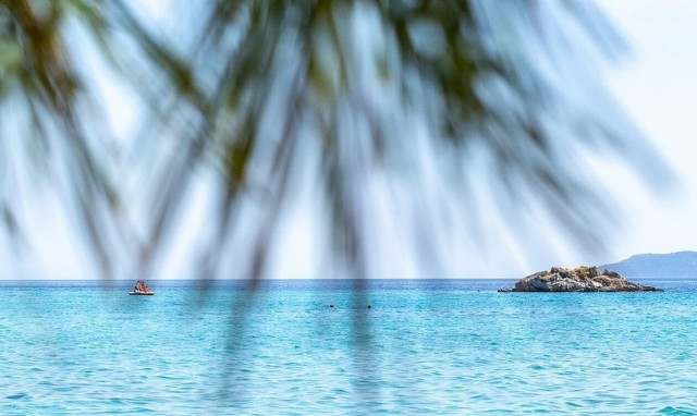 Πέντε παραλίες βγαλμένες από καρτ ποστάλ μια «ανάσα» από τo κέντρο της Αθήνας