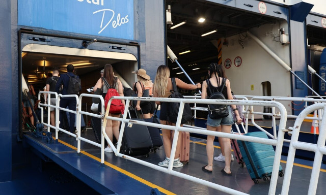 Ακτοπλοϊκά εισιτήρια: «Φιάσκο οι μειώσεις» καταγγέλλουν τα ναυτεργατικά σωματεία