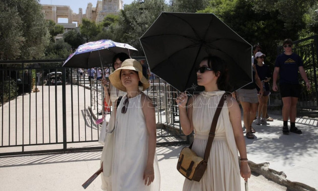 «Καυτό» κύμα σαρώνει τη χώρα - Η θερμοκρασία έως τις 23 Ιουλίου - Τα συμπτώματα της θερμοπληξίας