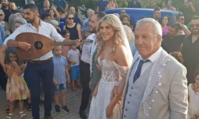 Χαμός στον Κρητικό γάμο με τους 11 κουμπάρους και τους 2.500 καλεσμένους