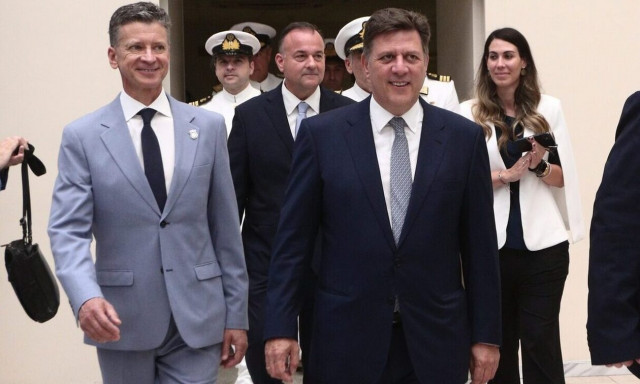 «Kαρφιά» Βαρβιτσιώτη σε κάποιες ακτοπλοϊκές για τις προσφορές στα εισιτήρια